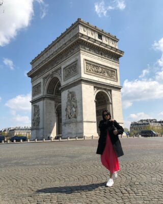 What it takes to get the shot…

Patience, persistence, presence and a splash of fun!

The timing of no cars was just magic. #IYKYK 

#paris #arcdetriomphe #chloe #chloegirls #cottoncon #paristravel #jtaime #zaradress #diorsaddlebag